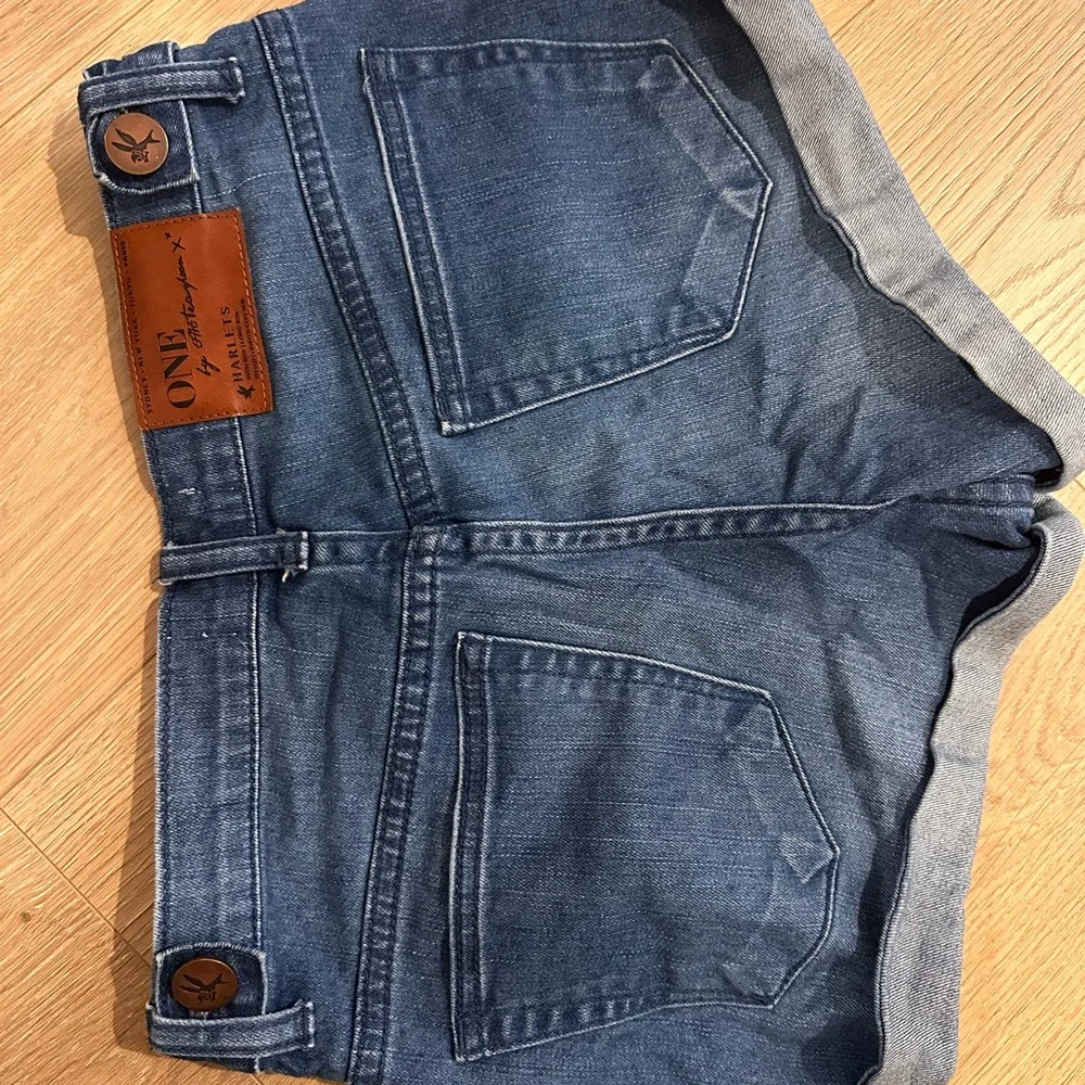 One by One Teaspoon denim shorts size 28; like new! - Picture 9 of 9